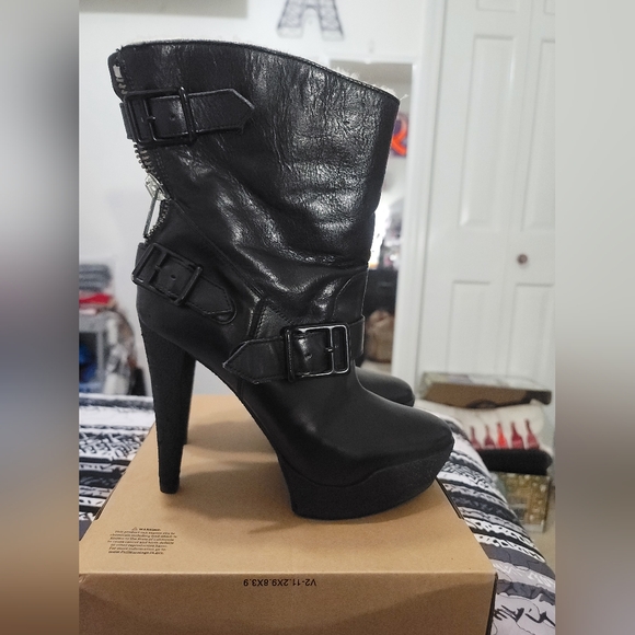 Burberry Authentic Biker Ankle Shearling Lined Boot In Black Size 9 (40) - Picture 2 of 16